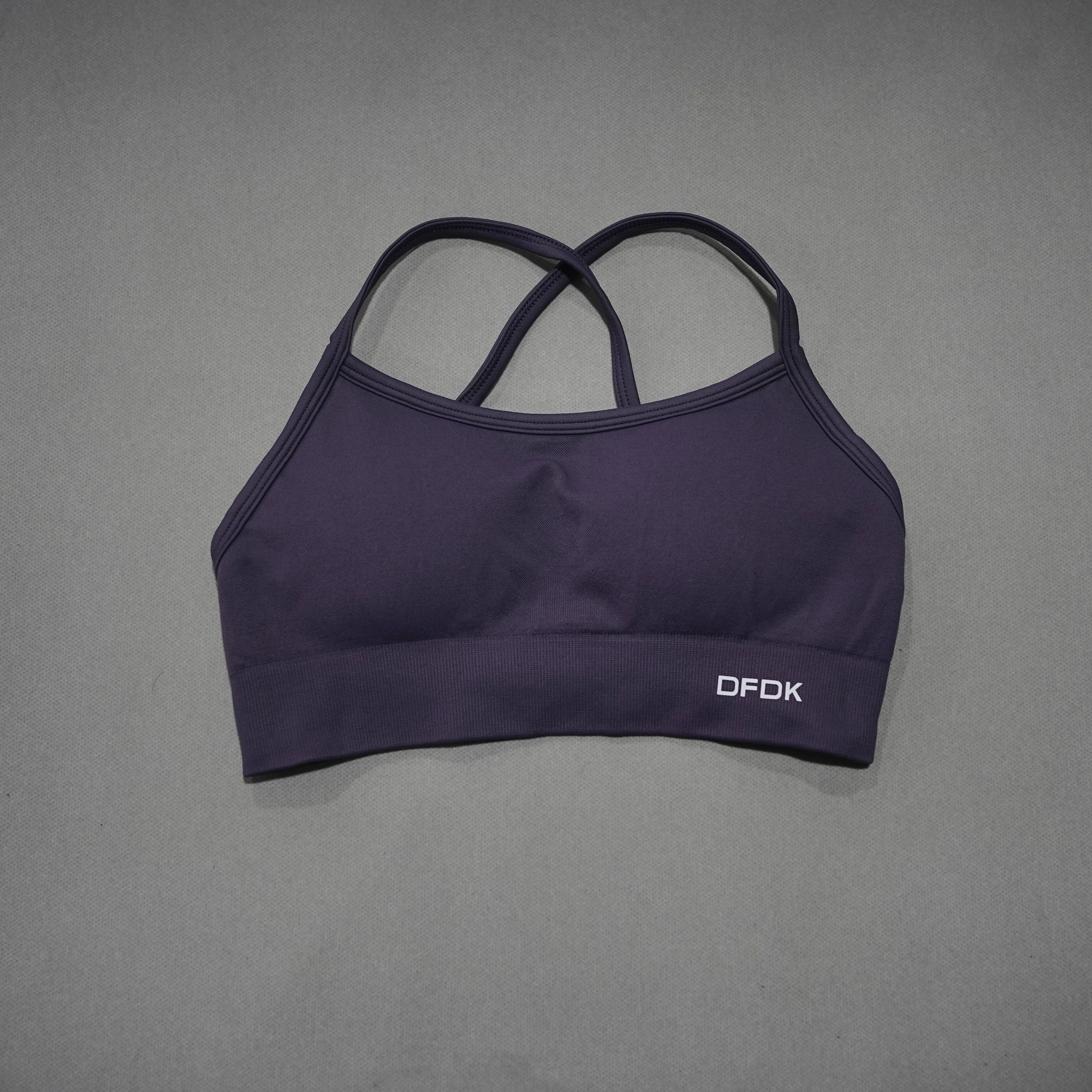 DFDK Sujetador deportivo sin costuras para mujer, con espalda cruzada, sin aros, push-up, con almohadillas extraíbles, transpirable, a prueba de golpes, para fitness, gimnasio y uso diario.