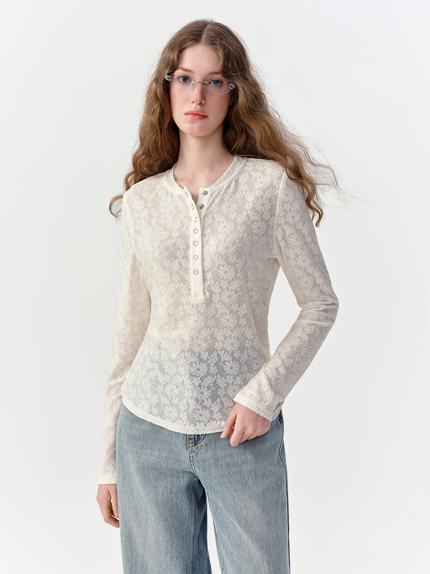 DUSHU 2026 Otoño Nueva Camiseta de Moda para Mujer, Blanca con Diseño Floral Azul, Cuello Henley, Manga Larga Acanalada, Disponible en Varios Tamaños
