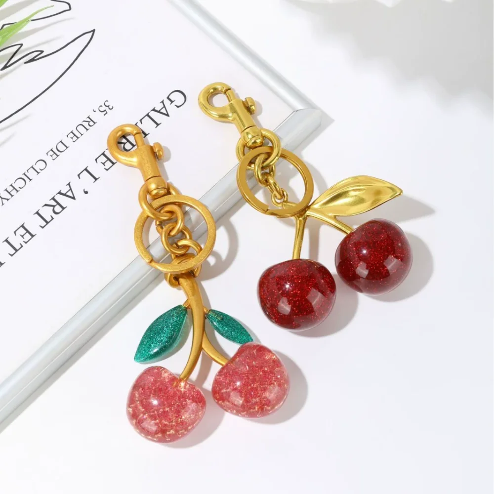 LLavero con colgante de cereza roja a la moda para mujer, bonito bolso, decoraciones, joyería multifuncional, accesorios para llaveros de coche, llavero con dije de regalo