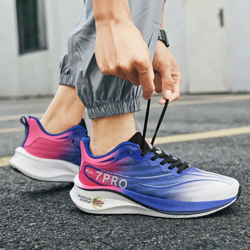 Zapatillas de correr de verano para hombre, nuevas zapatillas profesionales de entrenamiento deportivo con placa de carbono, zapatillas de tenis antideslizantes y absorbentes de golpes para exteriores