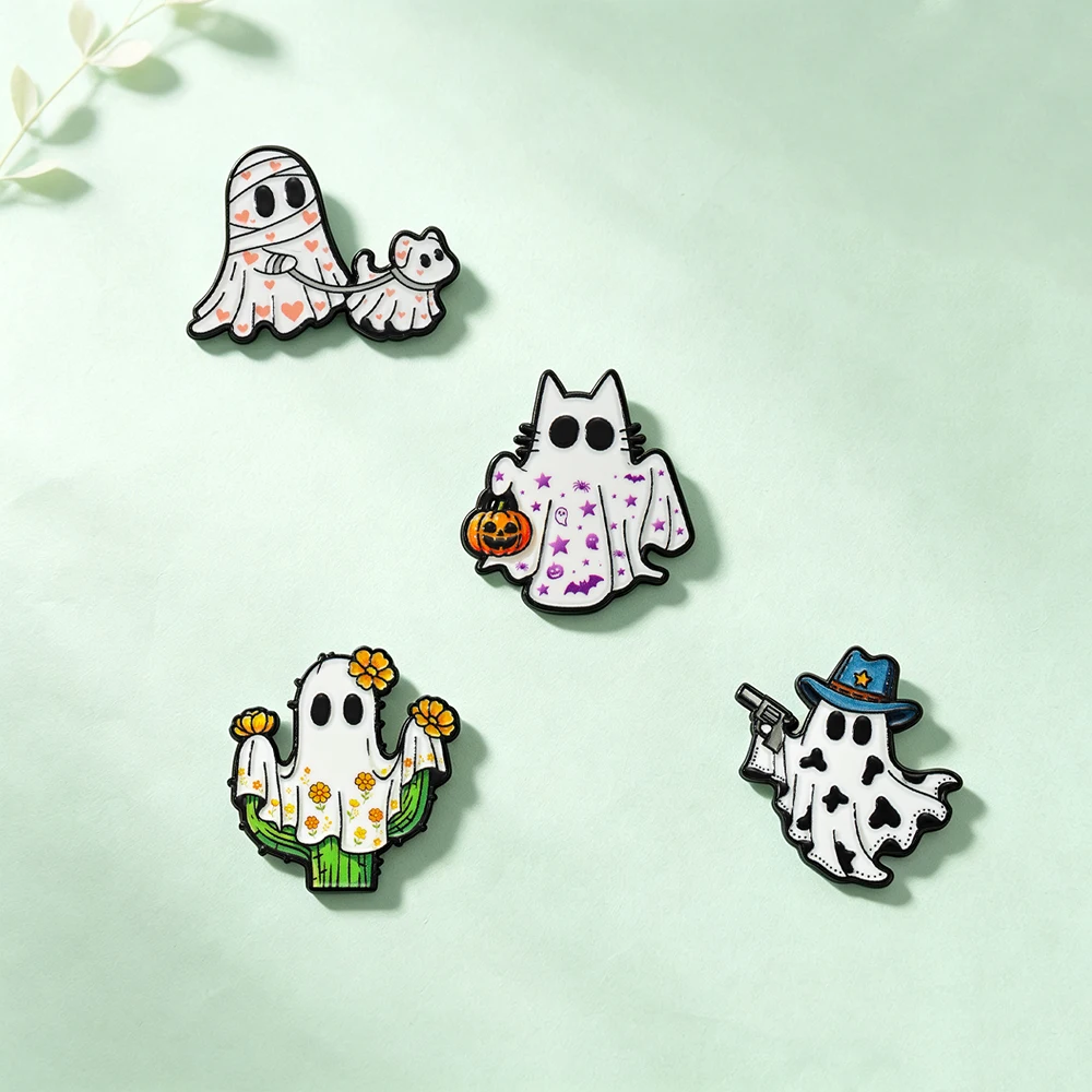 4 pzs. divertidos pines esmaltados de Halloween: fantasma, calabaza punk, araña de terror, esqueleto gótico. Broches, insignias de solapa, joyería para festival oscuro de brujas.