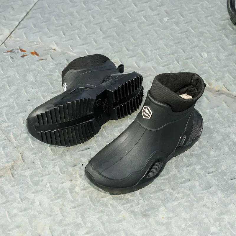Zapatos impermeables cálidos de invierno para hombre, Botas de lluvia cortas para mujer, además de Botas de lluvia de terciopelo para parejas
