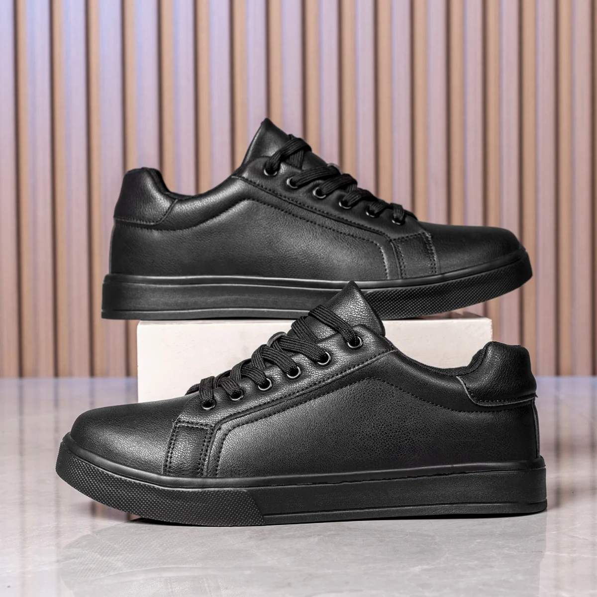 Zapatos de hombre, cómodos zapatos informales para monopatín, zapatillas de ocio sólidas blancas y negras, zapatos ligeros para caminar, Tenis Masculino
