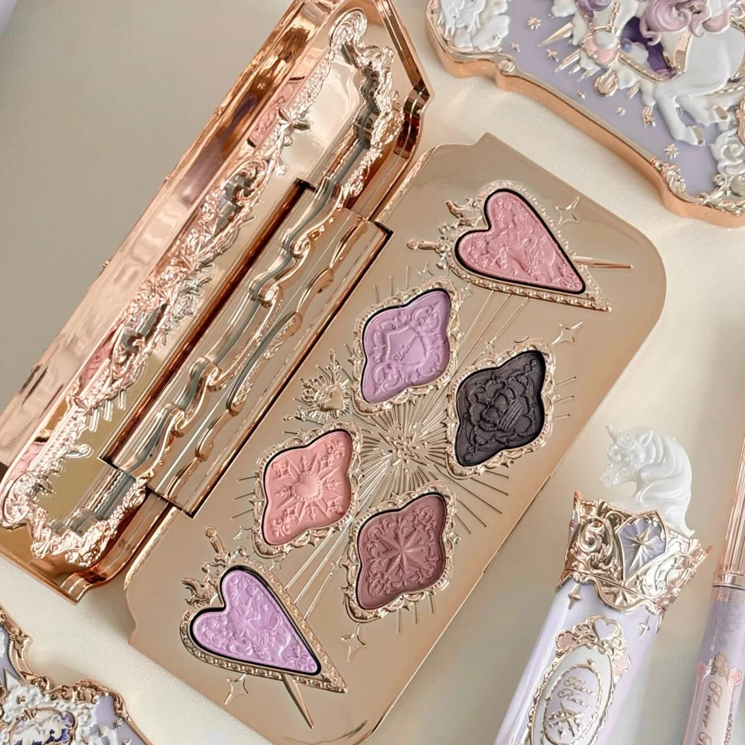 Flower Knows Knight Unicorn Paleta de Sombras de Ojos 6 Colores Acabado Satinado Mate y Brillante Alta Pigmentación Larga Duración Estilo Fairycore Maquillaje Soñado Regalo para Mujer