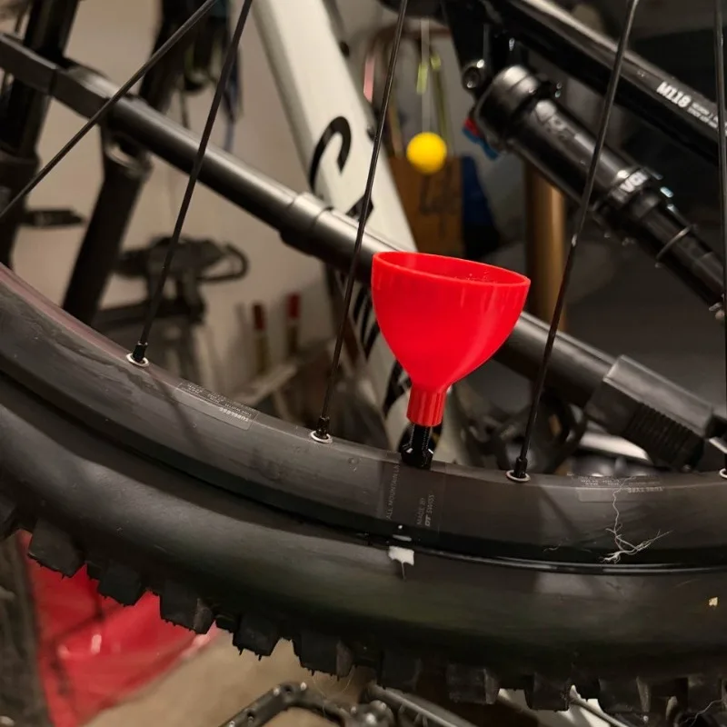 2 Piezas Embudo de Sellado para Instalación de Ruedas de Bicicleta sin Cámara, Fácil de Inyectar Pegamento, Herramienta de Reparación de Neumáticos