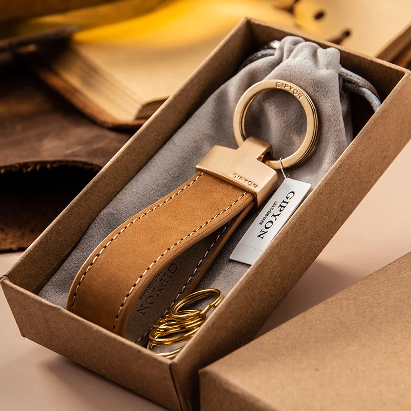 Exquisita cuerda de mango de alta calidad, colgante de llavero Simple de cuero de vaca, anillo de cadena de coche con personalidad, colgante para amantes de hombres y mujeres