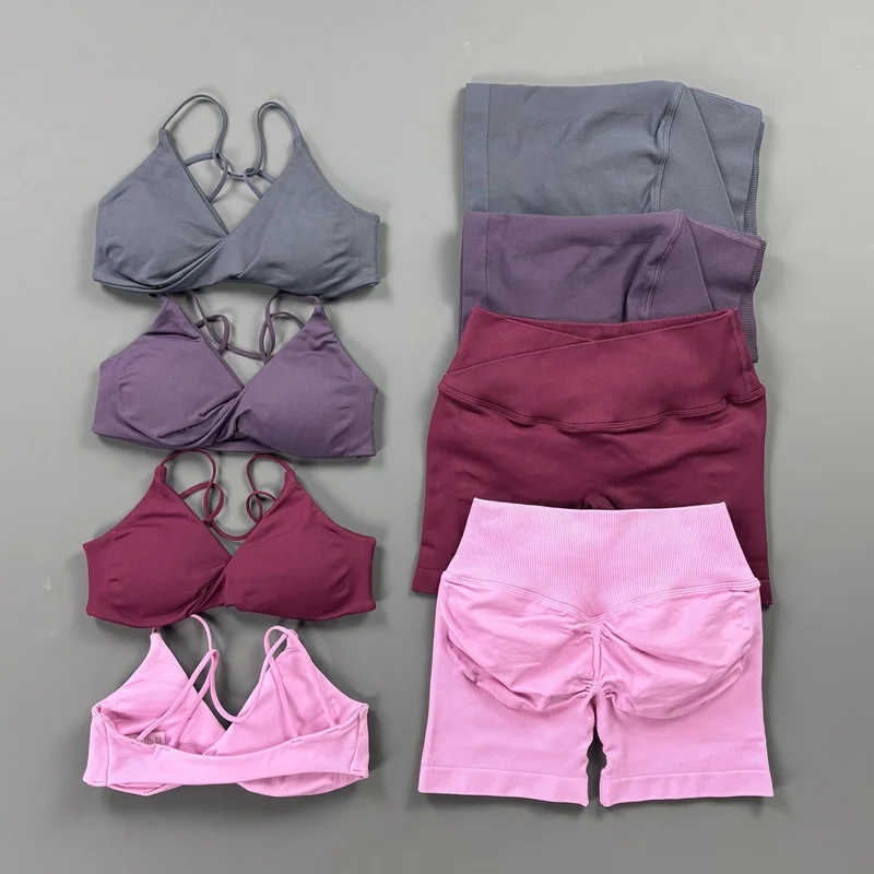 Conjunto de Shorts de Yoga con Cintura Cruzada y Efecto Scrunch, y Sujetador Deportivo con Frente Cruzado para Gimnasio y Fitness