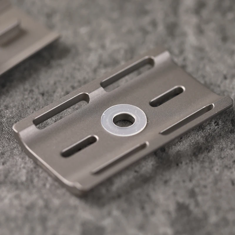 Maquinilla de afeitar de seguridad liviana YAQI Ghost Titanium