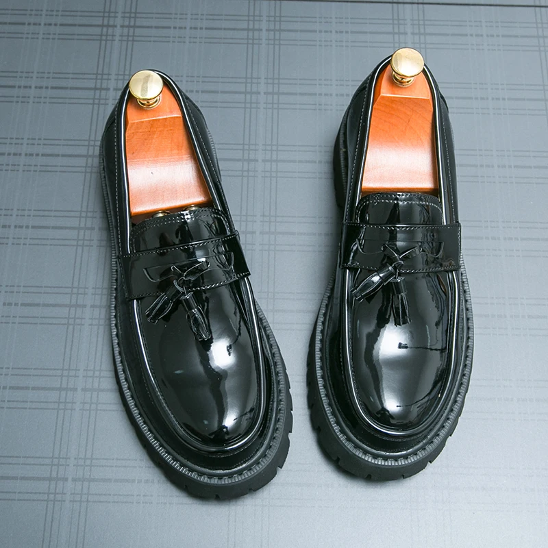 Nuevos zapatos de plataforma, mocasines, zapatos de boda de suela gruesa para hombre, zapatos de negocios formales negros, zapatos informales sin cordones de cuero