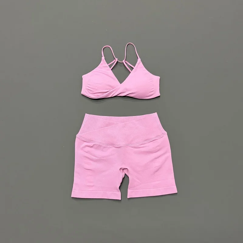 Conjunto de Shorts de Yoga con Cintura Cruzada y Efecto Scrunch, y Sujetador Deportivo con Frente Cruzado para Gimnasio y Fitness