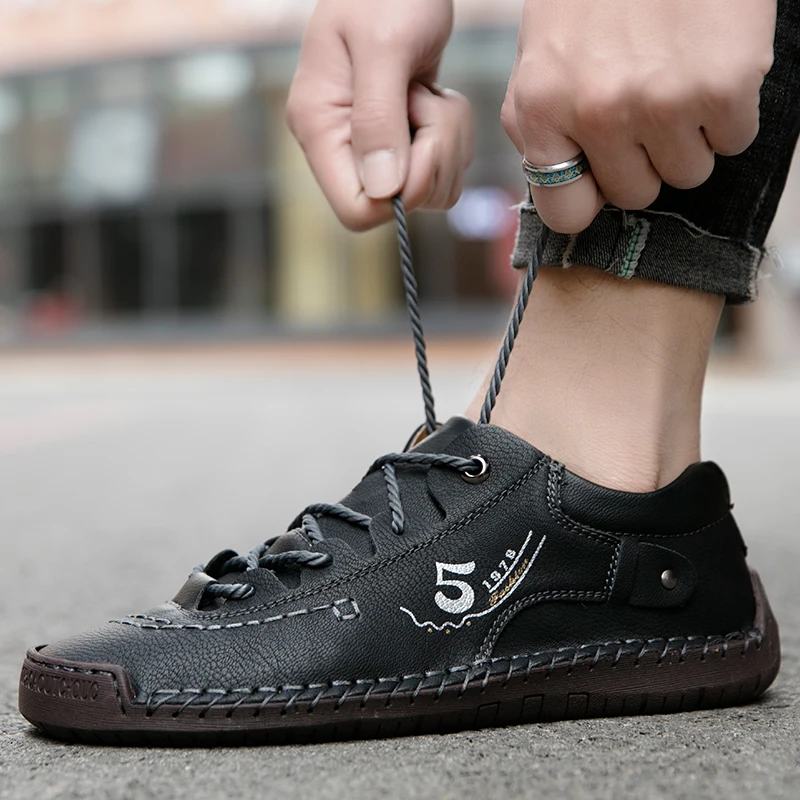 Nuevos zapatos informales de cuero para hombre, cómodos para exteriores, de alta calidad, a la moda, suaves, clásicos, antideslizantes, planos, mocasines, tendencia