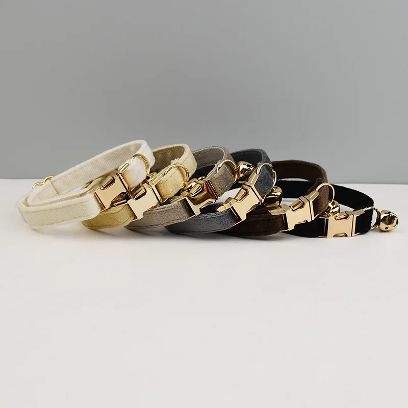Collar de Terciopelo Personalizado para Gatos, Collar de Lujo para Gatos, Collar de Terciopelo Estilo INS, Collar Personalizado para Gatos con Placa de Identificación, Campana y Lazo