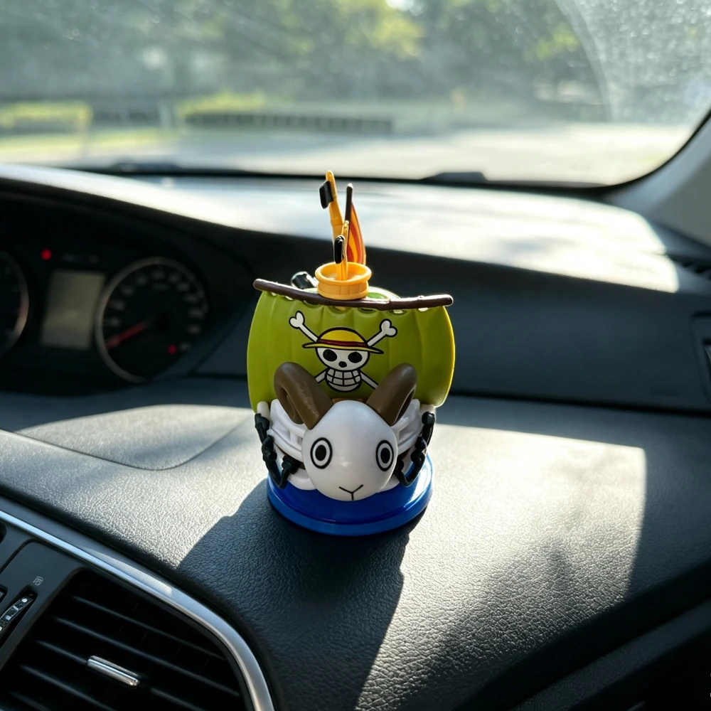 One Piece Thousand Sunny Going Merry Barco Pirata de PVC, Miniatura de Coche, Adorno de Escritorio de Anime, Modelo Coleccionable, Regalo