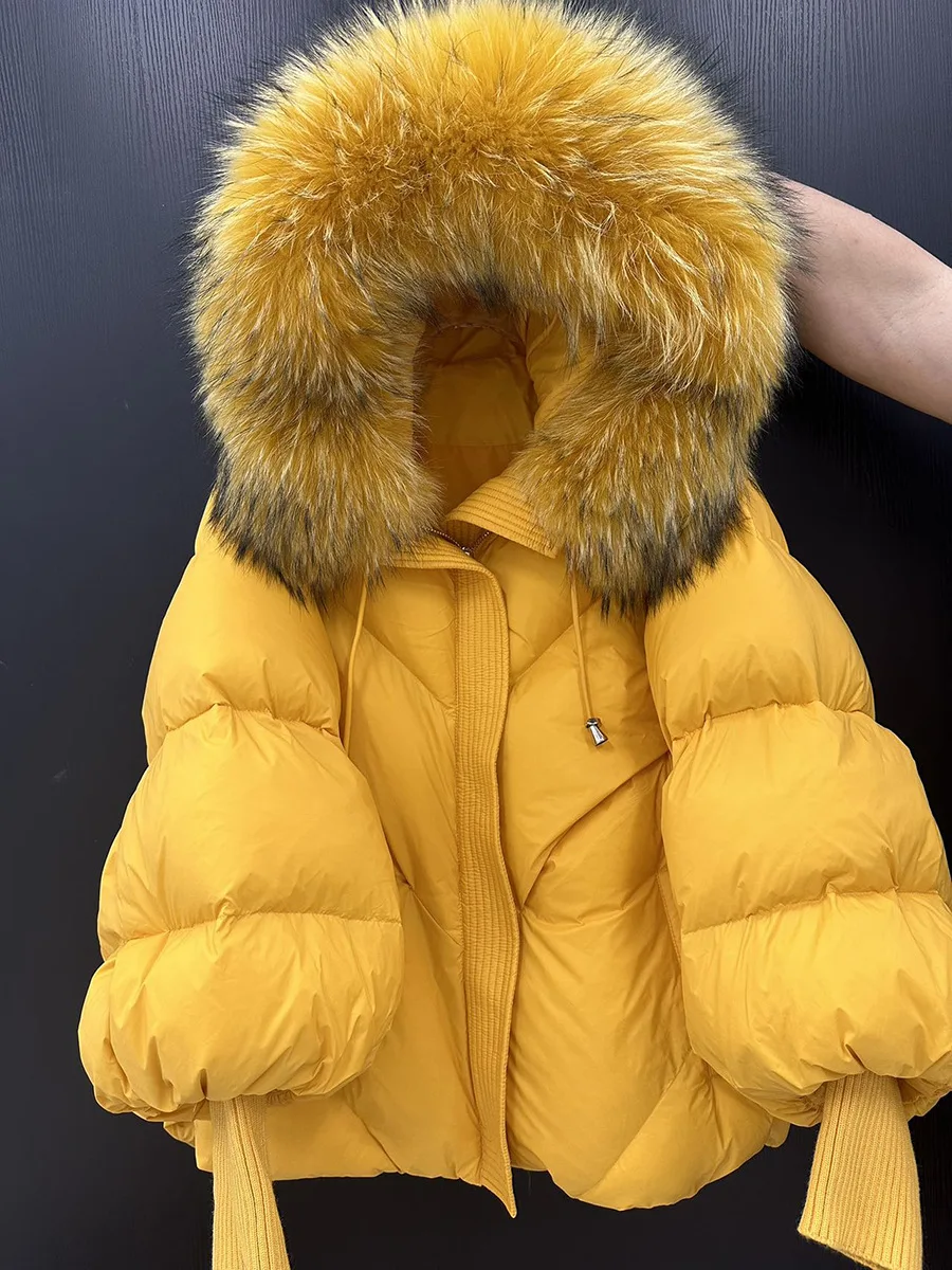 Chaqueta de invierno con capucha y cuello de piel grande Natural para mujer, prendas de vestir cortas de plumón de pato blanco, chaqueta acolchada cálida con manga acampanada para mujer