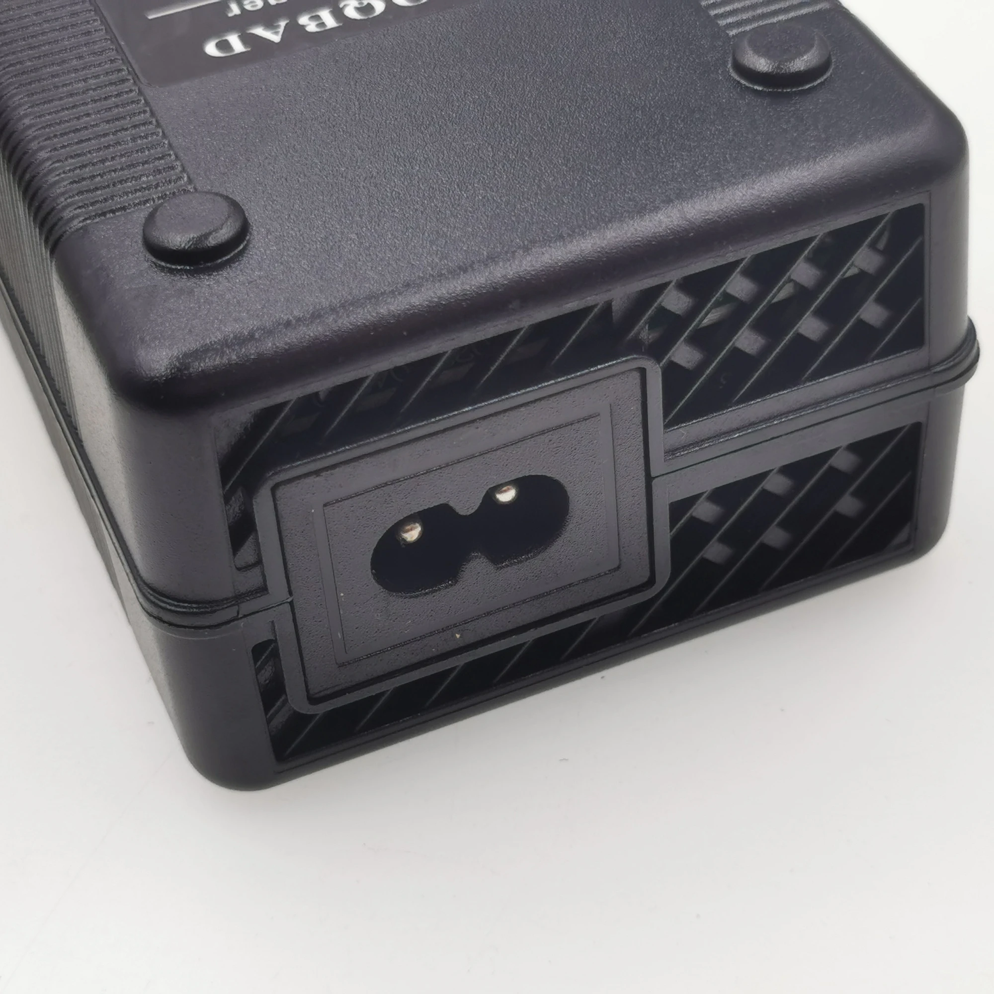 Cargador de batería de 54,6 V y 3A para batería de iones de litio de 13S y 48V, cargador de batería de litio para bicicleta eléctrica, alta calidad, fuerte disipación de calor