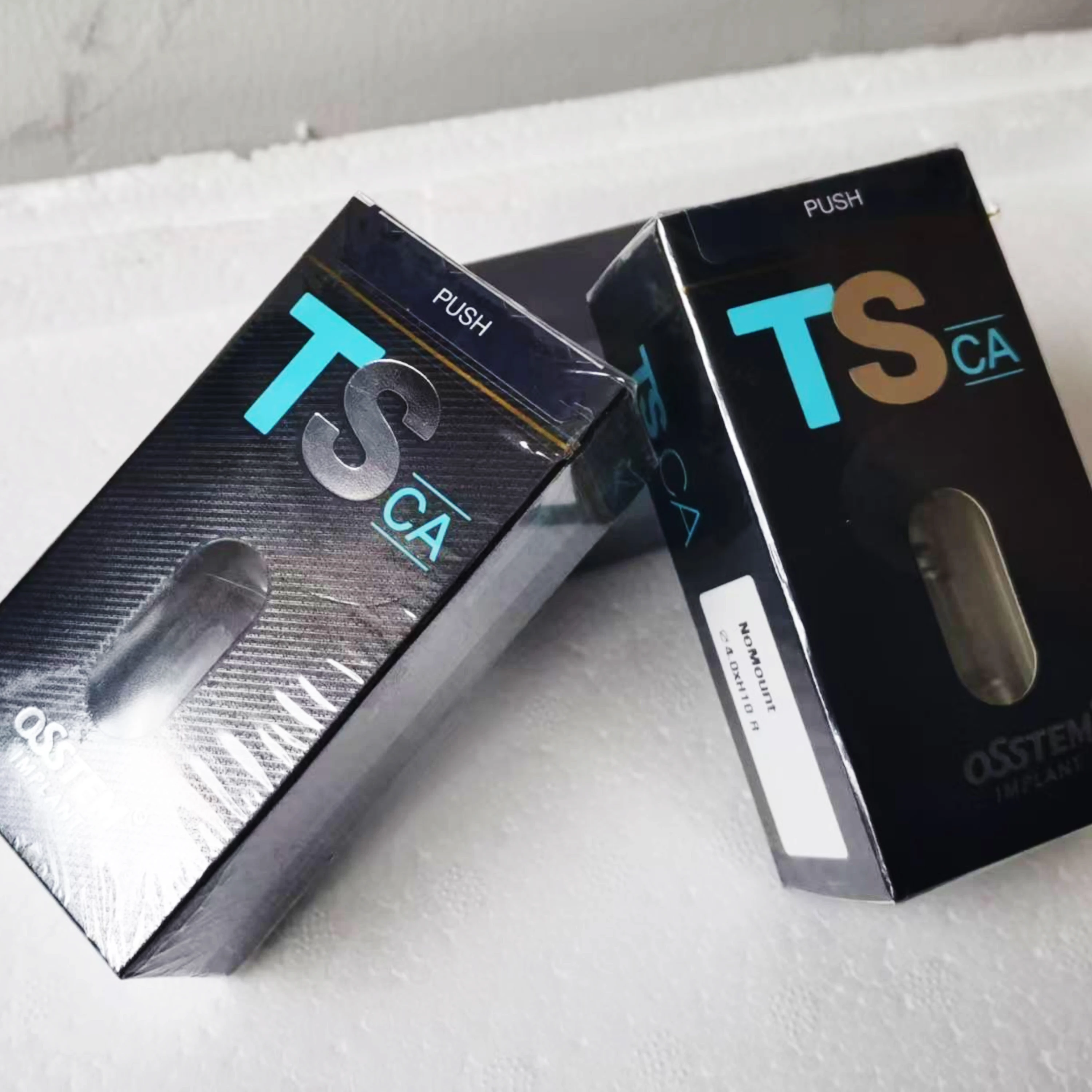Implante Hidrófilo Osstem TSⅢ CA, Superficie Activada por Calcio (CA) para una Rápida Regeneración Ósea, Instrumento Quirúrgico Dental