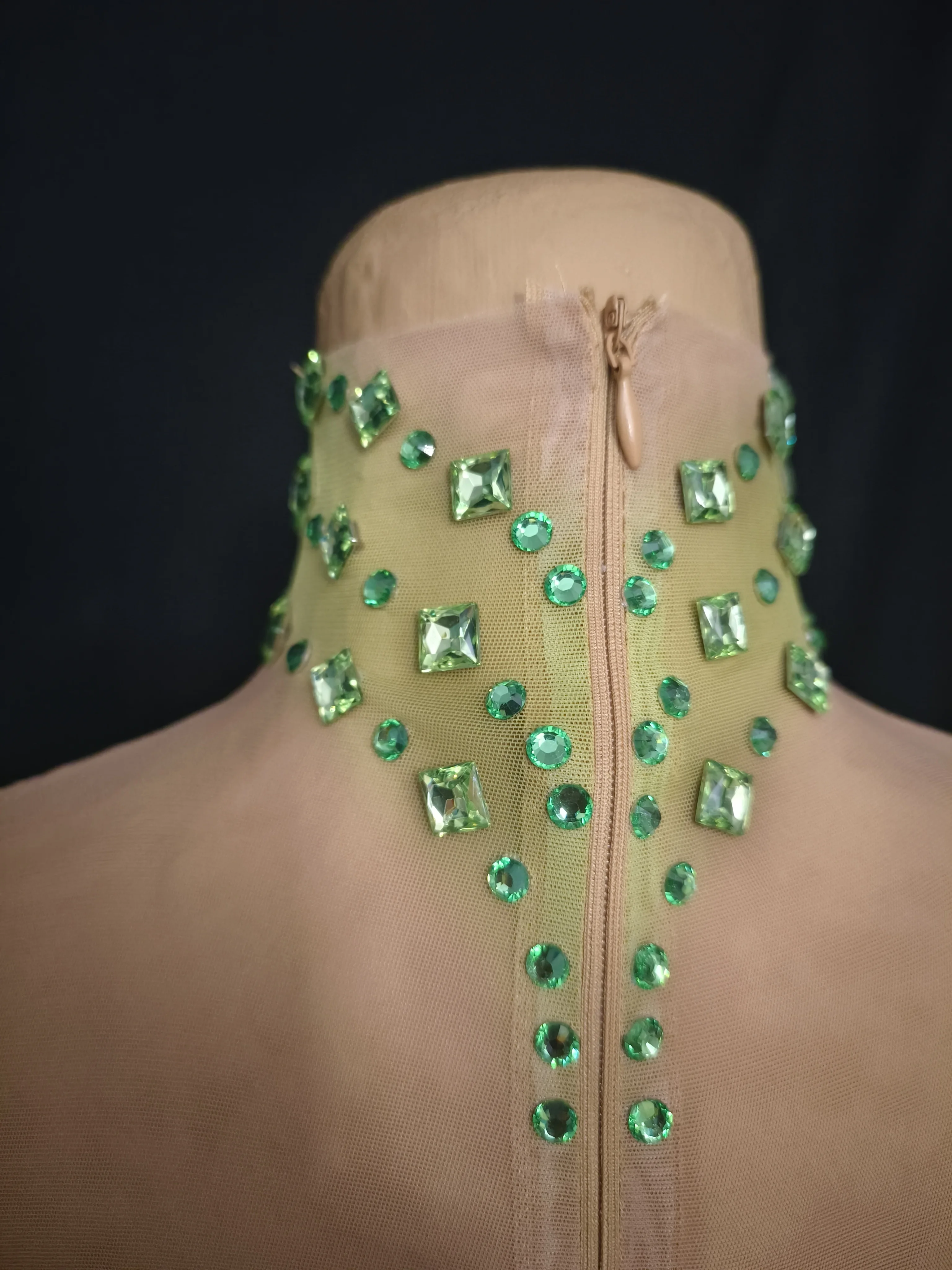 Vestido largo elegante con volantes y malla de diamantes de imitación verdes brillantes, para celebrar la víspera, fiesta de cumpleaños, club nocturno, alfombra roja, ropa de escenario