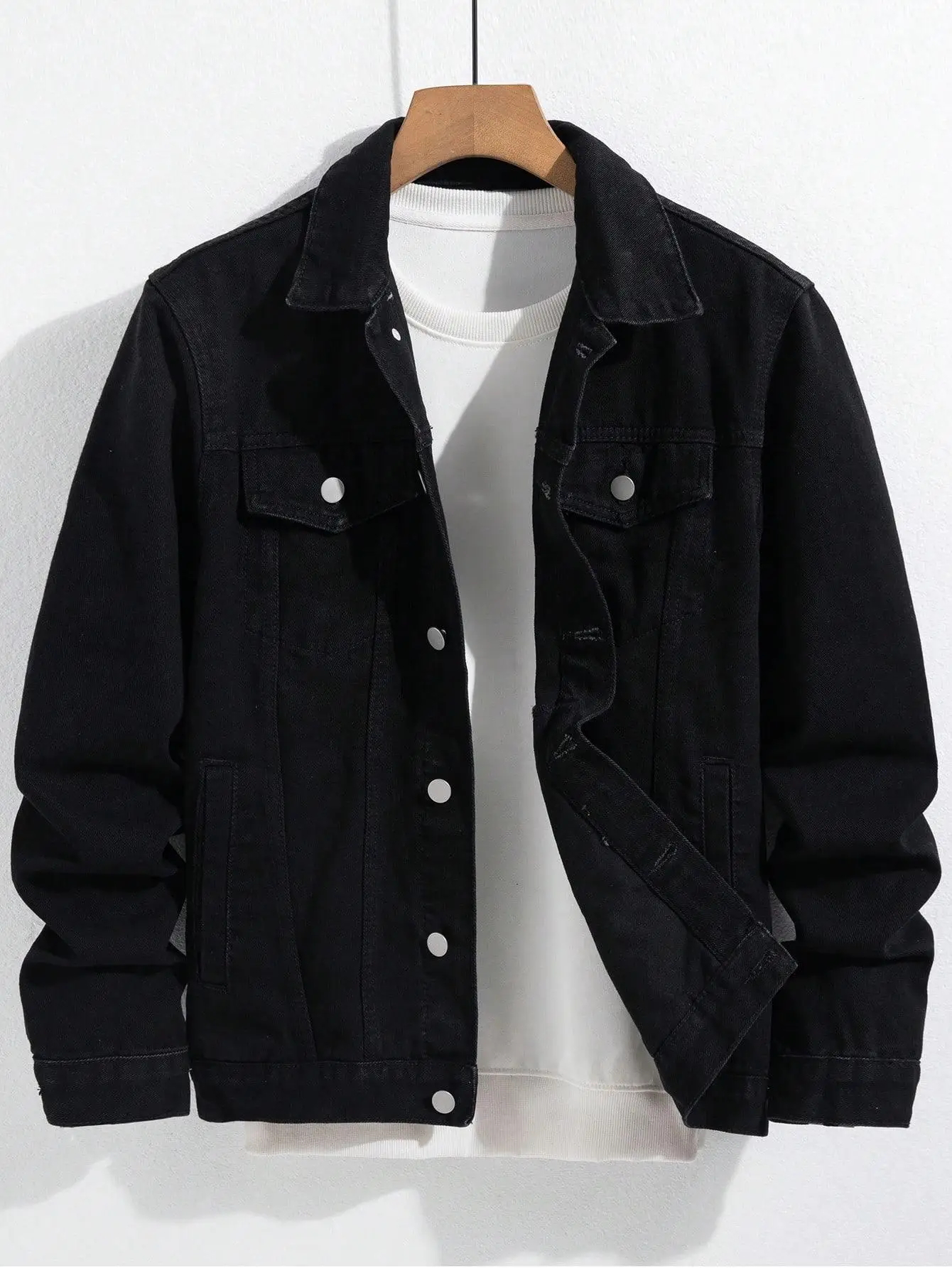 Chaqueta vaquera para hombre, ideal para primavera y otoño. Abrigo minimalista negro. Casual diario. Estilo moderno y a la última.