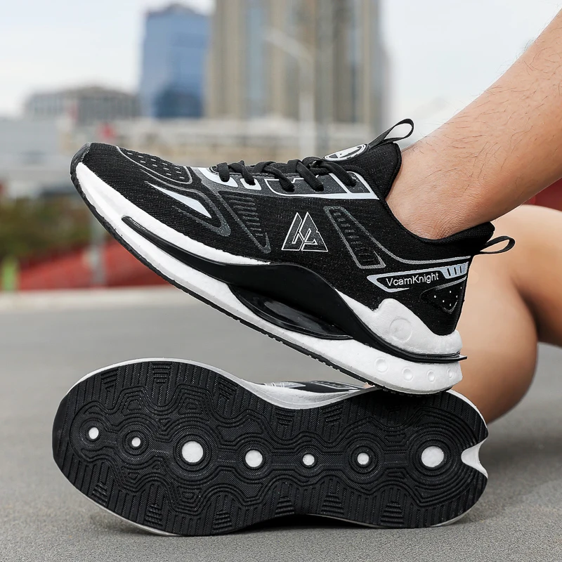 Nuevos zapatos deportivos para primavera y verano, zapatos para correr al aire libre cómodos y transpirables de malla para hombre, calzado antideslizante grande a la moda 39-46
