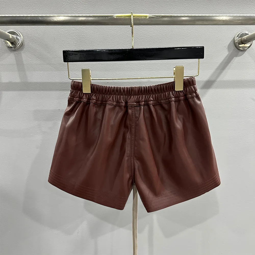 Pantalones cortos cómodos con cuatro bolsillos en las esquinas de cuero PU básico a la moda para mujer nuevos pantalones cortos negros versátiles