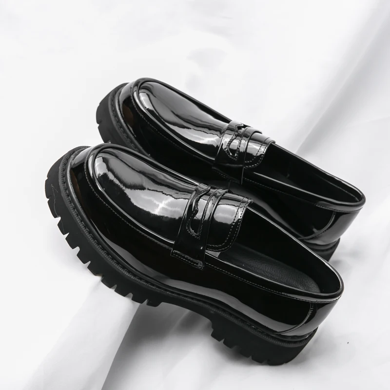 Nuevos zapatos de plataforma, mocasines, zapatos de boda de suela gruesa para hombre, zapatos de negocios formales negros, zapatos informales sin cordones de cuero