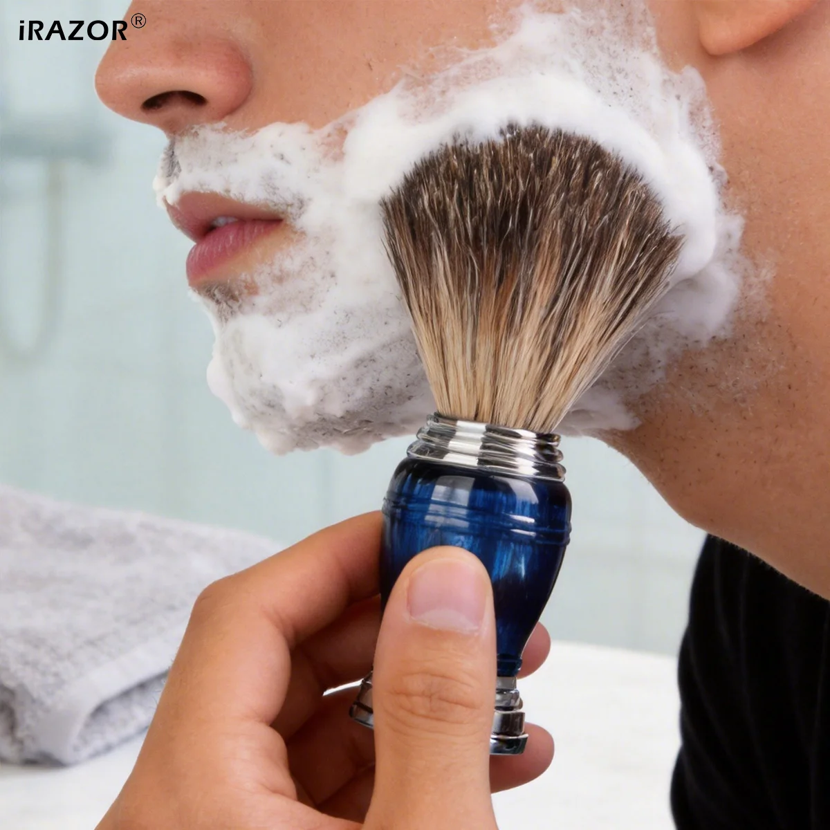 Brocha de Afeitar Premium iRAZOR para Hombres con Pelo Natural, Mango de Resina Azul Espacial, Herramienta de Afeitado en Húmedo para Barbero, Regalo para el Cuidado de la Barba