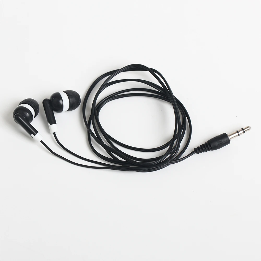 100 Uds auriculares desechables de bajo costo 3,5 MM auriculares estéreo con cable para museo escuela biblioteca autobús tren avión regalo de empresa