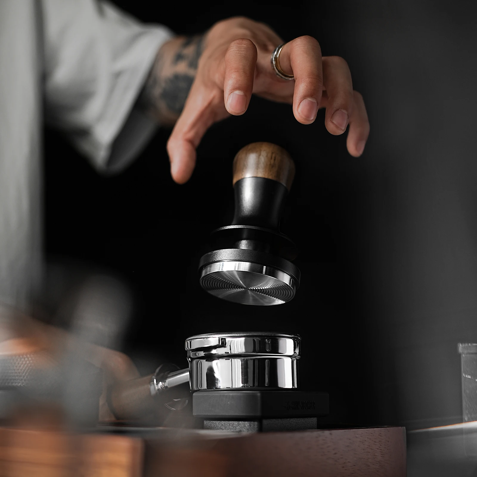 MHW-3BOMBER Tamper de café de presión constante de 30 lb 51 mm 53 mm 58 mm Tampers planos para café expreso con herramienta de b