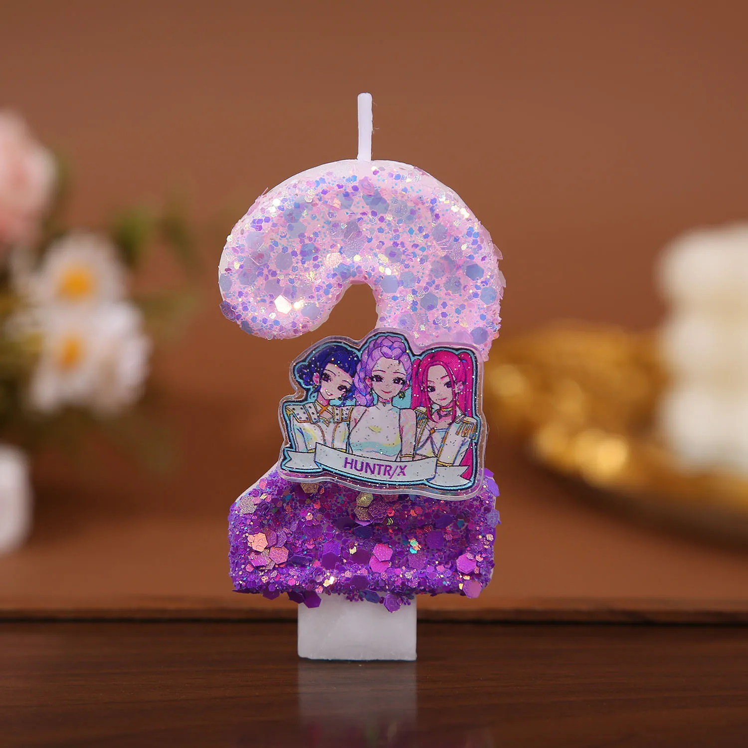 Lindas velas digitales con forma de niña. Decoraciones para pasteles y fiestas, perfectas para cumpleaños, fiestas y todo tipo de otras celebraciones.