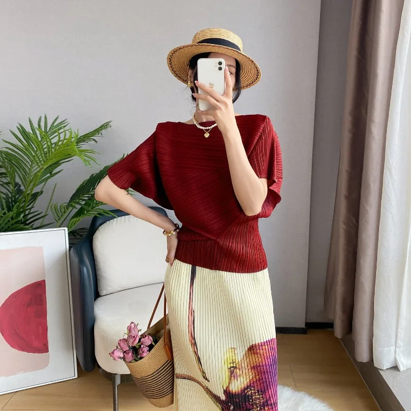 Camiseta Miyake Plisada 2026, Cuello Redondo, Manga Corta, Estilo Murciélago, Ligera, para Mujer, Verano, Vacaciones, Viajes
