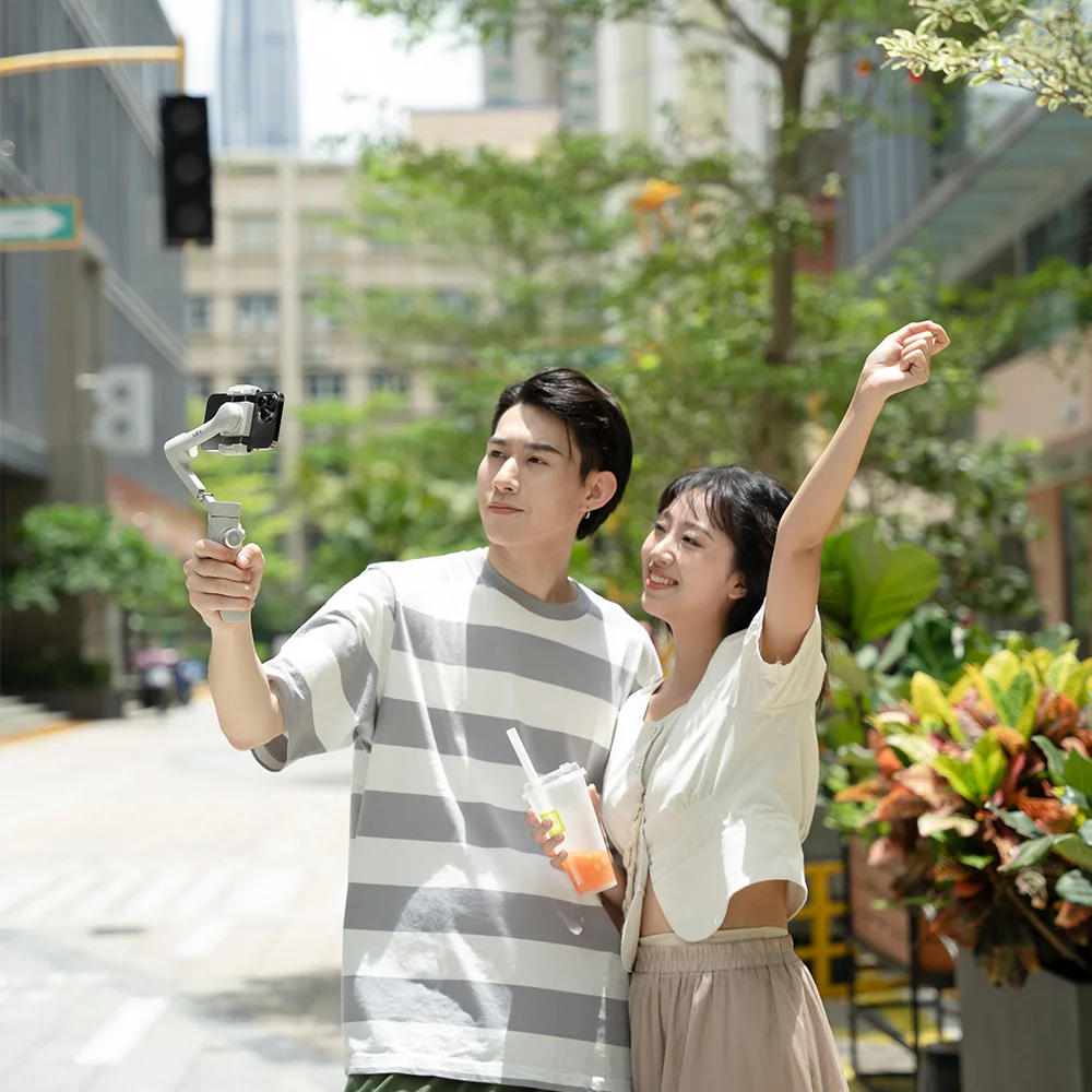 Estabilizador de Gimbal de 3 Ejes FeiyuTech VB4 para iPhone y Android, Palo Selfie Integrado, Diseño Plegable para Vlogging, Seguimiento Facial