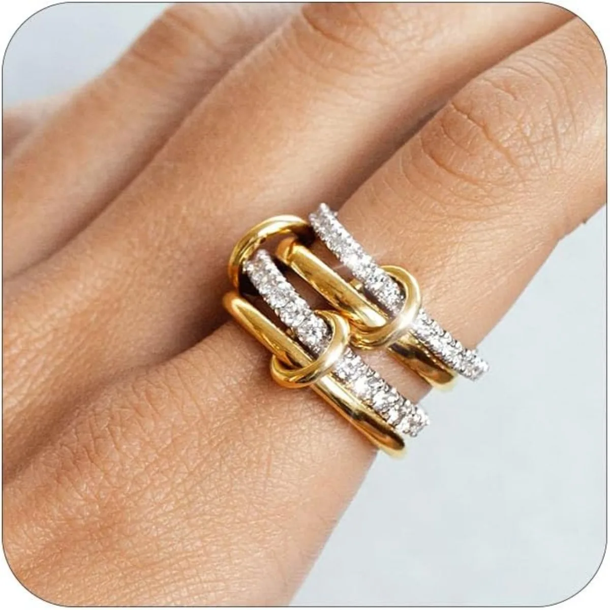 Un nicho de anillo de joyería de cobre de cuatro anillos de dos colores, hipoalergénico, estilo Ins, artefacto de apilamiento, adecuado para mujeres jóvenes