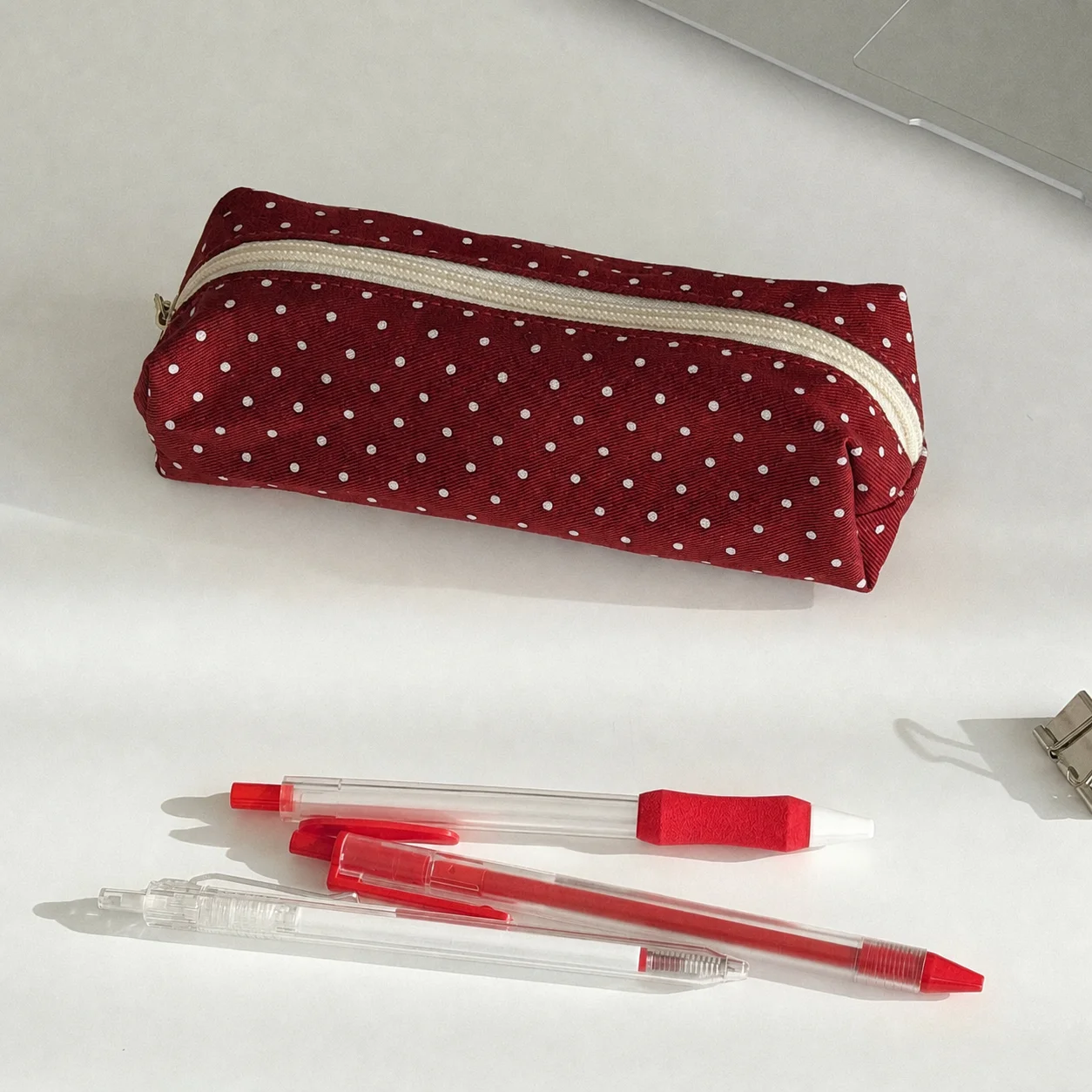 Estuche de lona con diseño de lunares, bolsa de papelería estética simple, bolsa de almacenamiento pequeña portátil para estudiantes, suministros para el regreso a la escuela