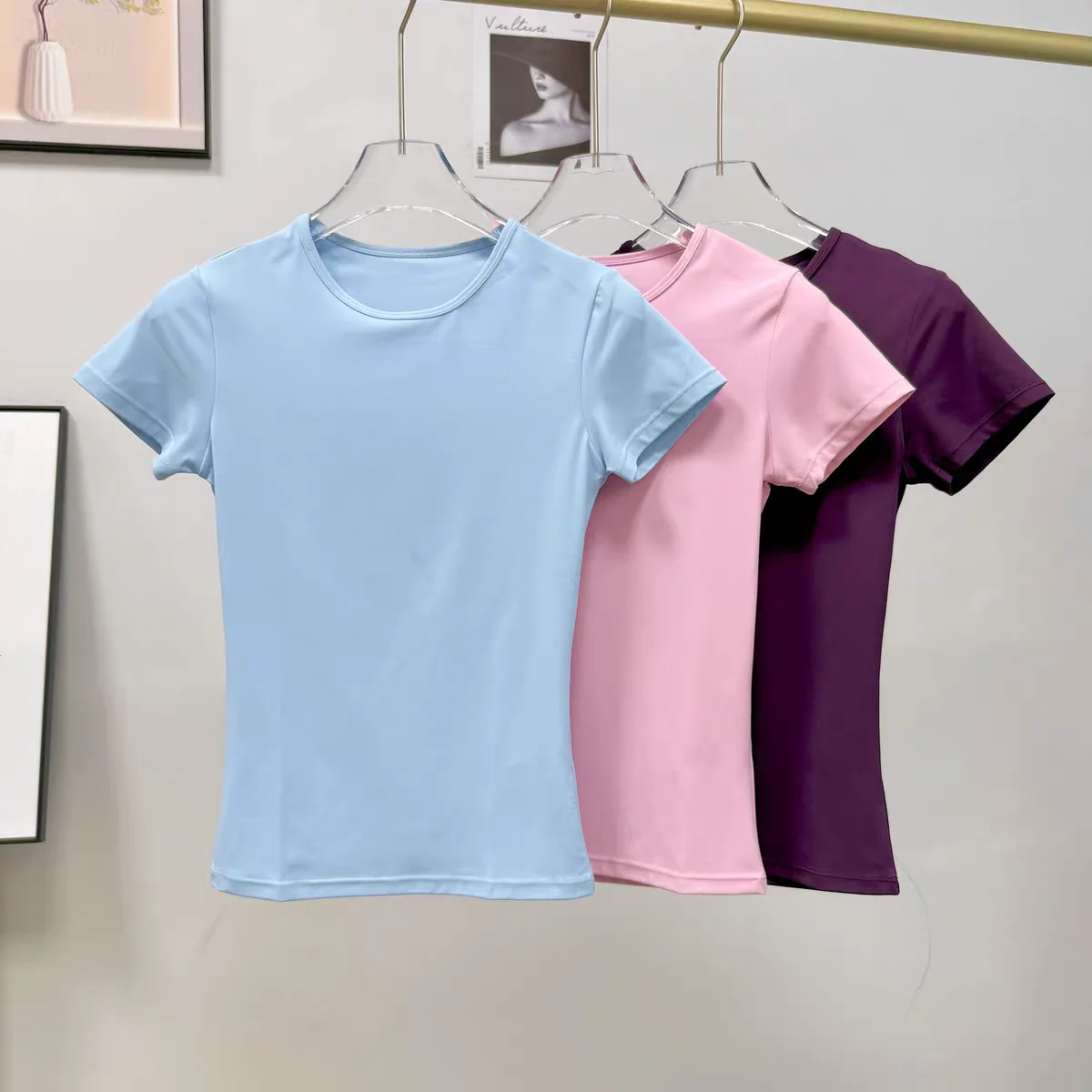 Camiseta deportiva al aire libre para mujer, ropa de Yoga, camiseta de Fitness, camiseta para correr de secado rápido, Top de entrenamiento, ropa deportiva femenina, ropa de ejercicio