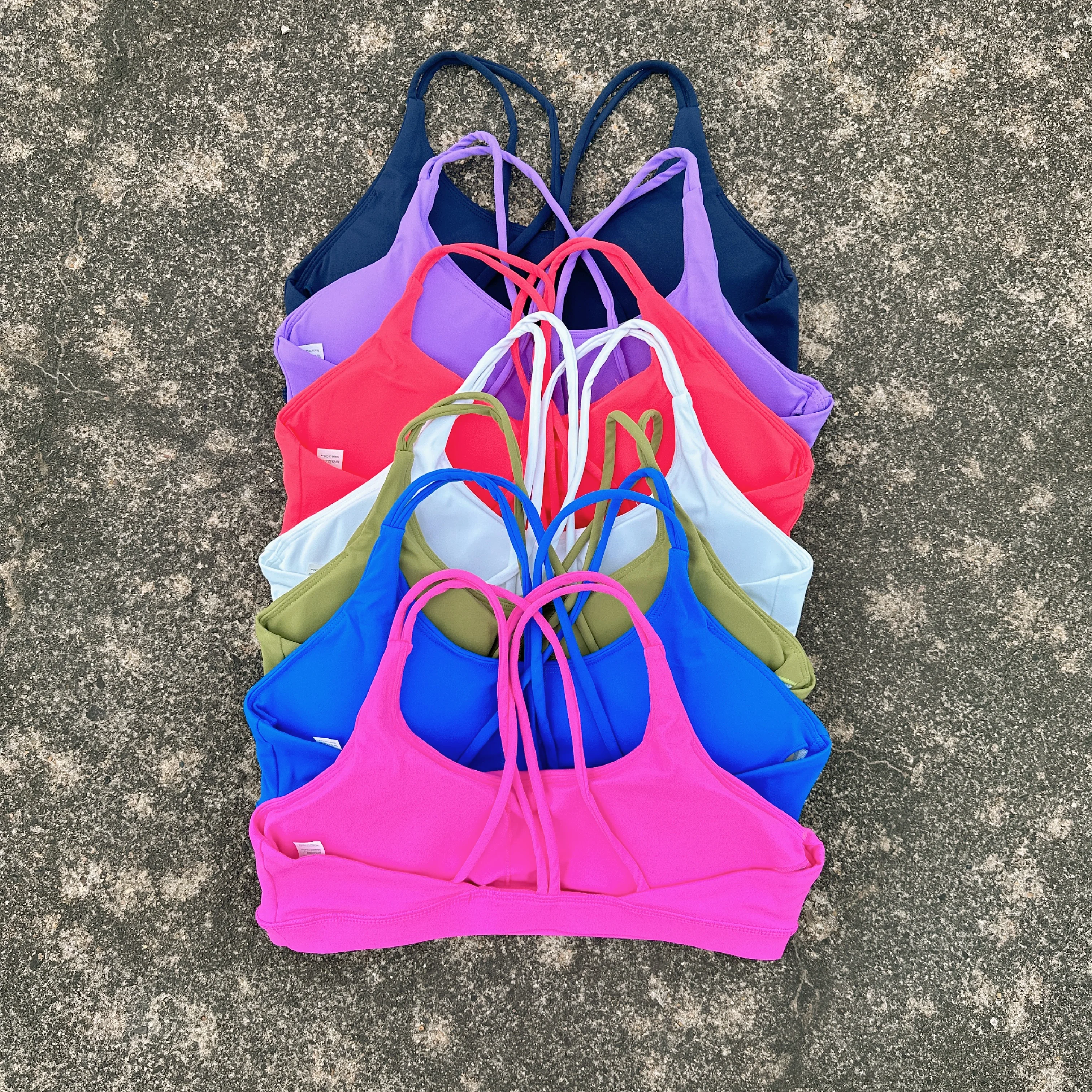 Ropa interior de Yoga para gimnasio de alta resistencia de Color sólido, Sujetador deportivo cruzado para mujer, Top deportivo a prueba de golpes, entrenamiento ajustado atlético con almohadilla para el pecho
