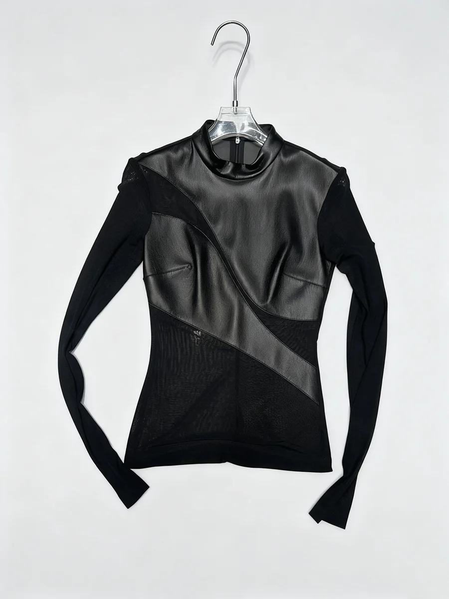 TWOTWINSTYLE, camisetas lisas adelgazantes de cuero empalmado a la moda para mujer, cuello redondo, manga larga, camiseta Sexy transparente, ropa femenina