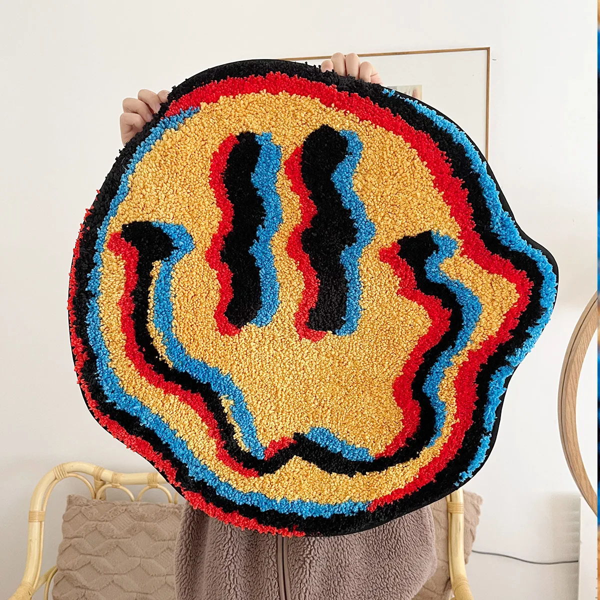 Alfombra Trippy Smiling - Diseño capitoné único |   Regalo ideal para un amigo |   Alfombra de dormitorio Geeky |   Decoración del hogar con respaldo antideslizante de TPR