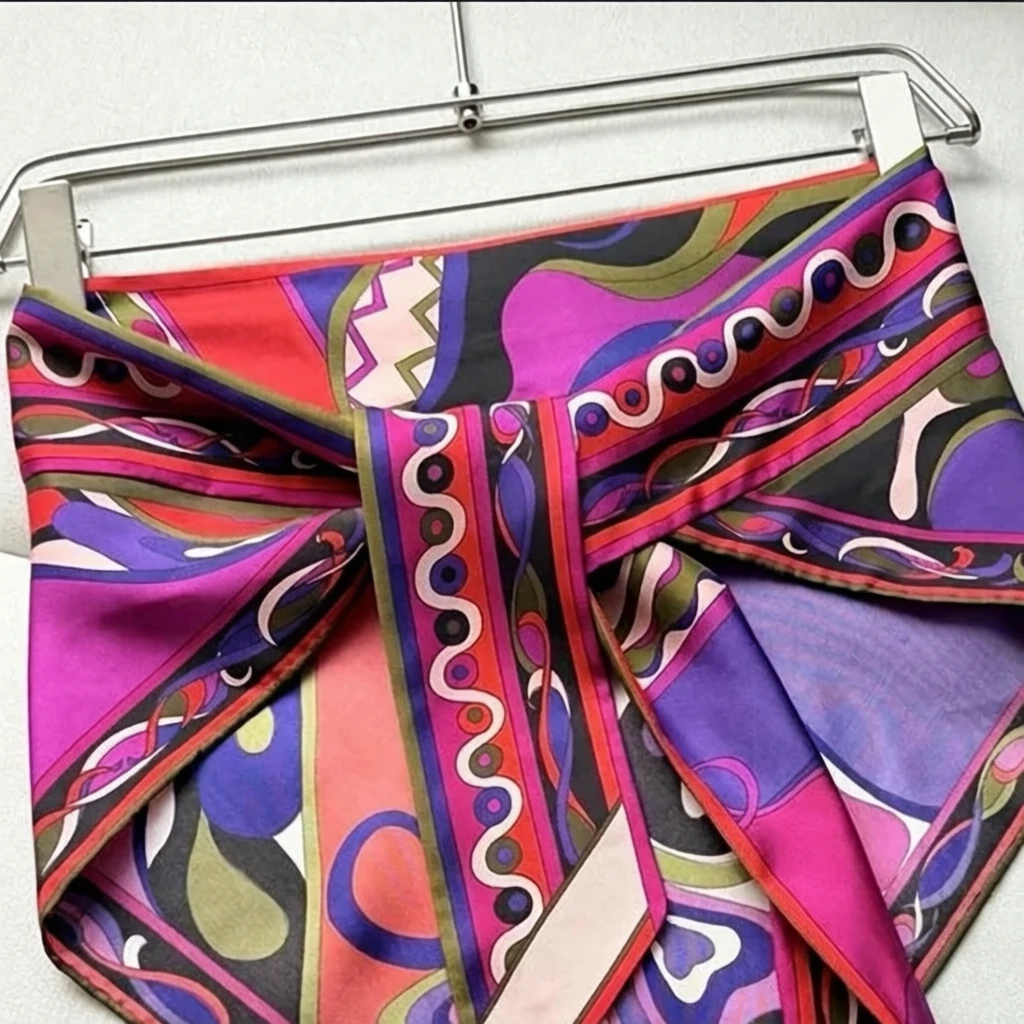 Pañuelo Morado Clásico para Mujer con Logotipo de Diseñador, Accesorio de Tela de Marca de Lujo, Pañuelo Bandana