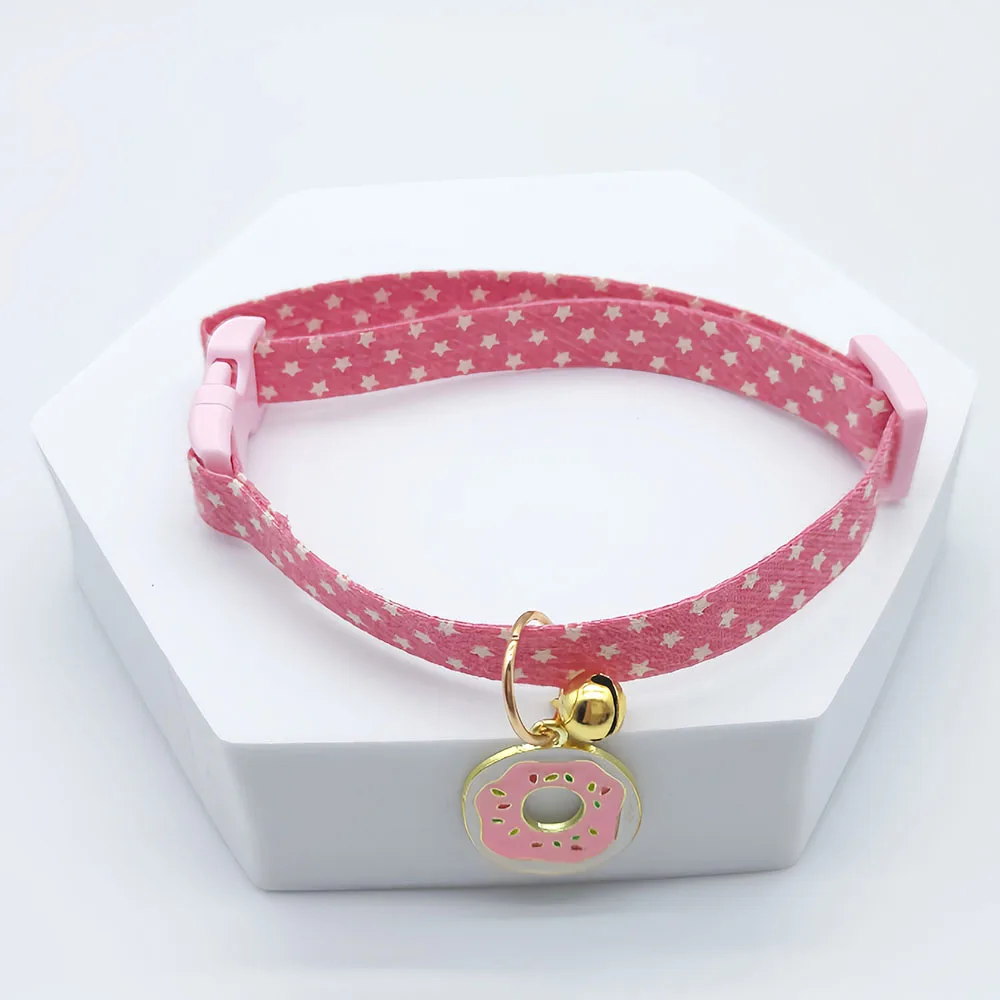 Nuevo Collar ajustable para mascotas con campana, Collar para perros pequeños con bonito colgante, accesorios para el cuello para el cuidado de gatos, suministros para cachorros