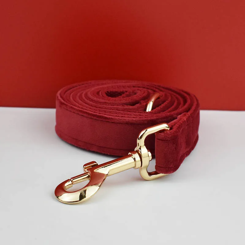 Collar y correa de terciopelo rojo cereza para perros, placa de identificación grabada personalizada, suministros para mascotas, correa para perros, 42