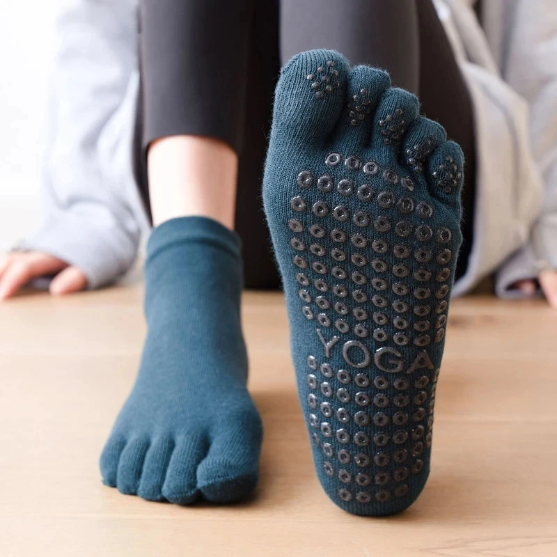 Calcetines de Pilates transpirables para mujer, medias antideslizantes de silicona de cinco dedos para Yoga, Ballet, baile, Fitness, deportes, algodón