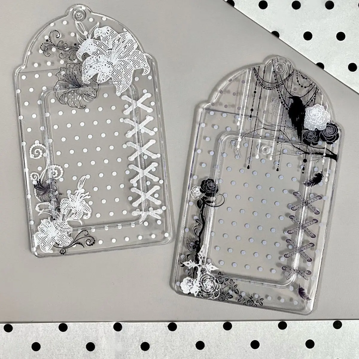 2 unidades de funda de PVC con estampado floral de lunares de 3 pulgadas para tarjetas Kpop, almacenamiento y exhibición de photocards de ídolos, con colgante