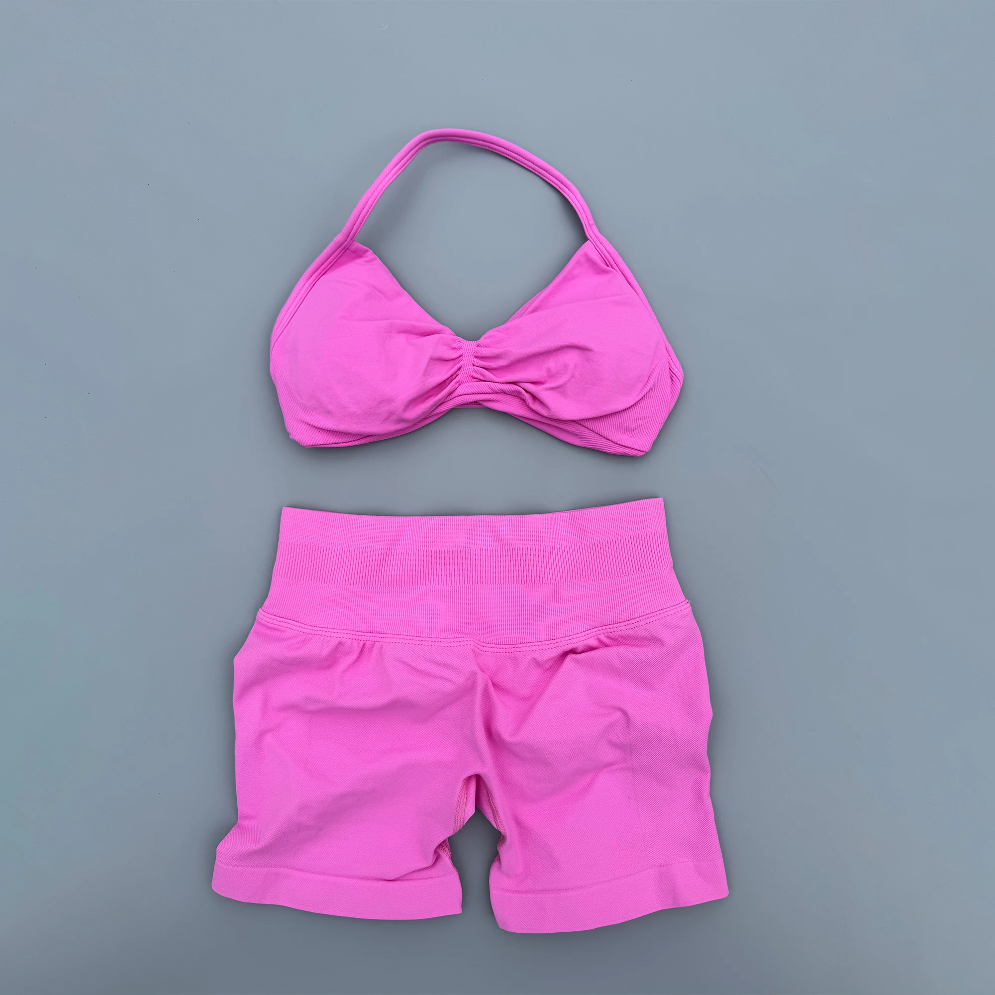 Conjunto Deportivo de 2 Piezas para Yoga y Gimnasio para Mujer, Sujetador Deportivo sin Costuras con Tirantes, Pantalones Cortos de Cintura Alta con Efecto Scrunch, Ropa Deportiva