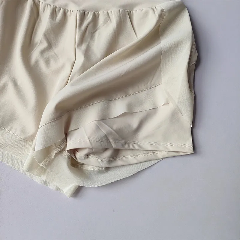 Pantalones cortos deportivos de yoga para mujer, pantalones cortos casuales transpirables de dos piezas falsos de malla suelta antideslumbrantes para correr para fitness
