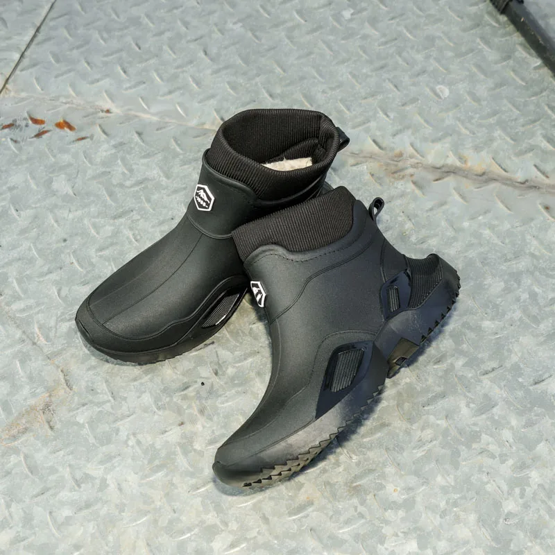 Zapatos impermeables cálidos de invierno para hombre, Botas de lluvia cortas para mujer, además de Botas de lluvia de terciopelo para parejas