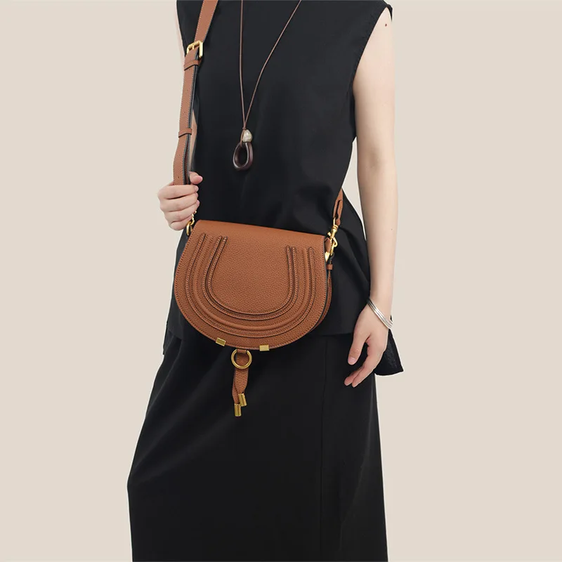 Bolso bandolera Pebbled Saddle para mujer, con costuras en forma de U, herrajes de metal dorado, correa ajustable, bolso de hombro vintage.