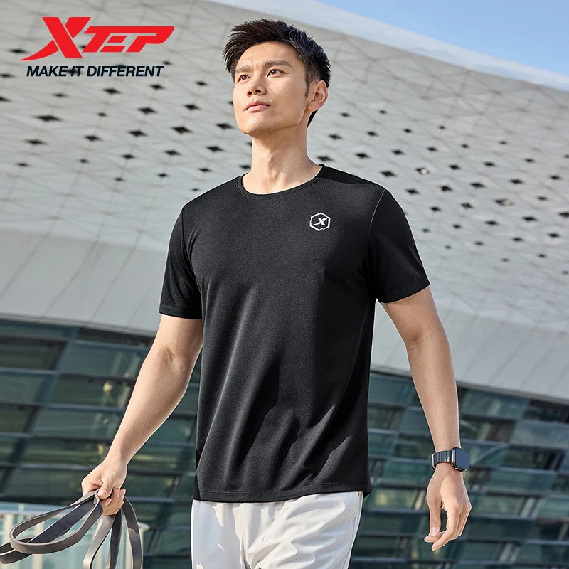 Xtep-Camiseta de manga corta con cuello redondo para hombre, Tops geniales transpirables para entrenamiento deportivo de secado rápido, primavera 2025 875229010174