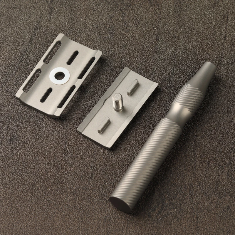 Maquinilla de Afeitar de Seguridad YAQI Ghost Titanium 1.10mm, Ligera para Afeitado Masculino, con Agarre Cómodo y Sensación de Equilibrio