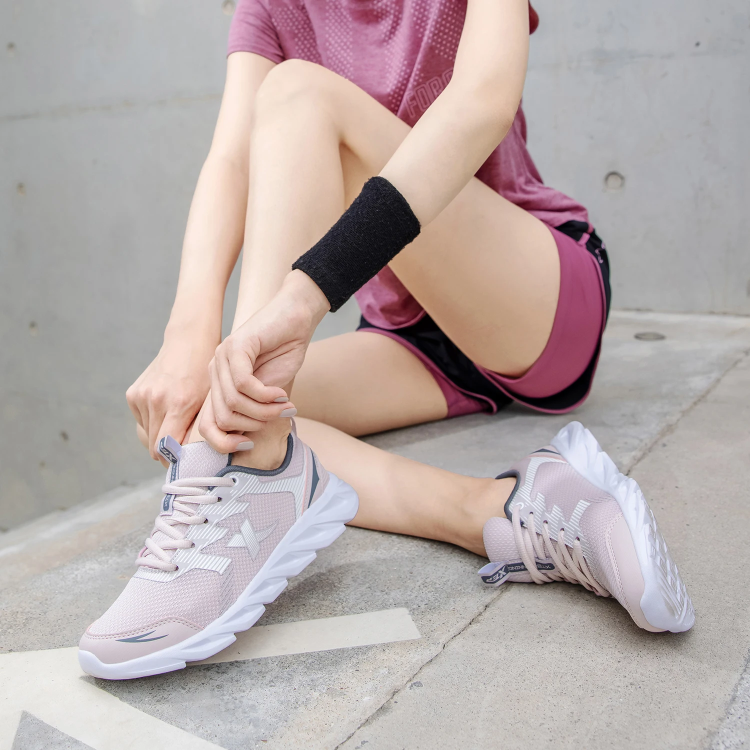 Xtep, zapatillas para correr para mujer, nuevas zapatillas ligeras de moda para mujer, zapatos deportivos con amortiguación transpirable para mujer 879318110073