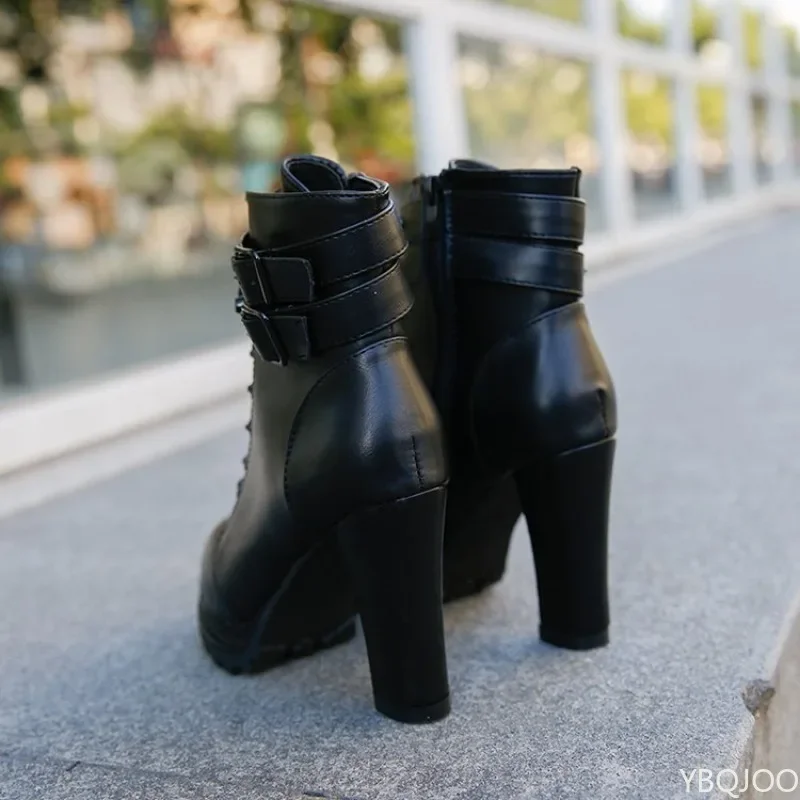 Nuevos zapatos de mujer versátiles a la moda de primavera y verano, botas cortas de encaje con cabeza redonda y bordado minimalista Retro, botas para mujer